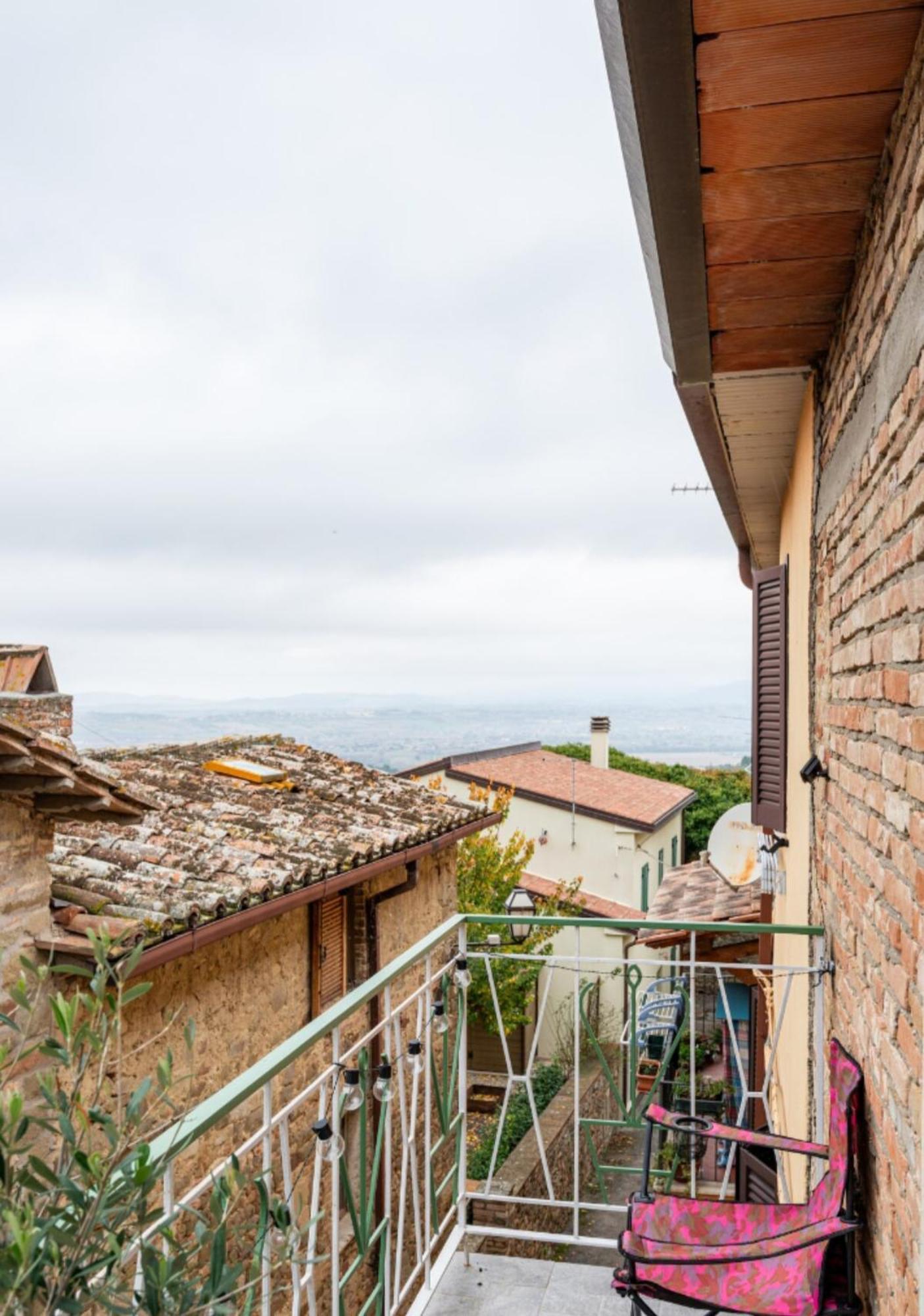 Casa Il Sole, Vicino Deruta Assisi Perugia Monte Falco Bagian luar foto